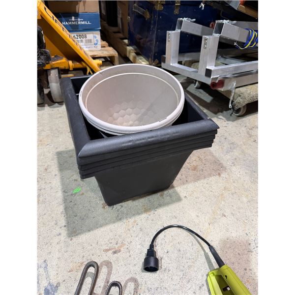 Planter pots