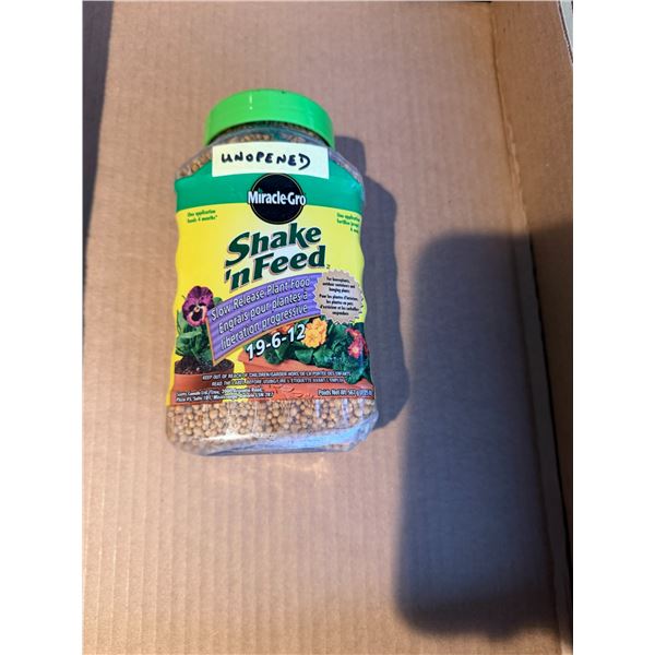 New shake and feed miracle grow
