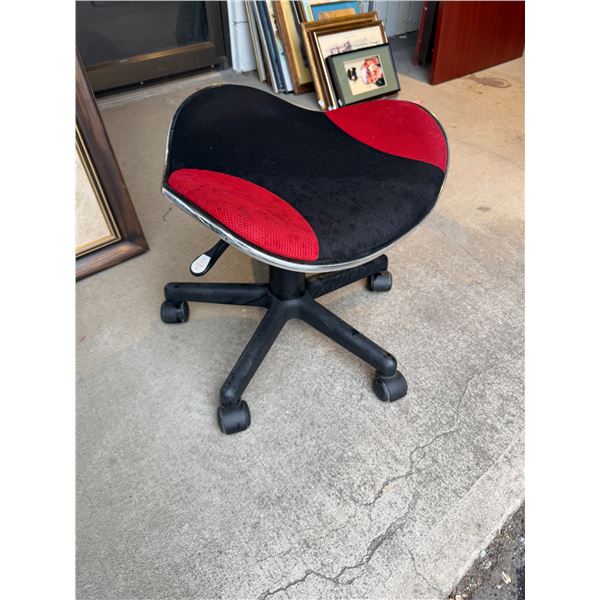 Adjustable saddle, Stool