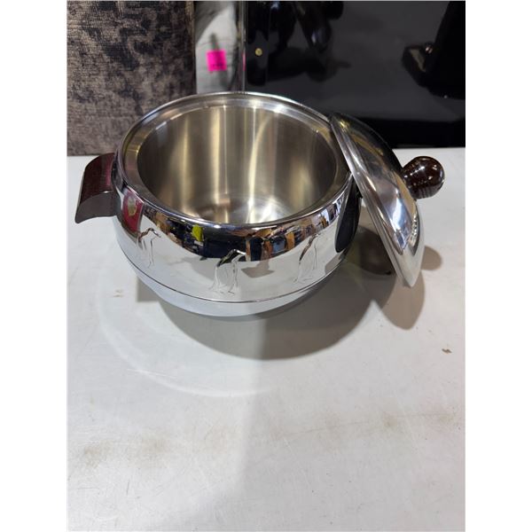 Ice bucket