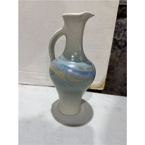 Ted  DREIDIGER yaro BC studio pottery 11 inches tall