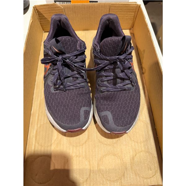 Nike shoes size 6.5