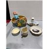 Image 1 : Assorted collectibles