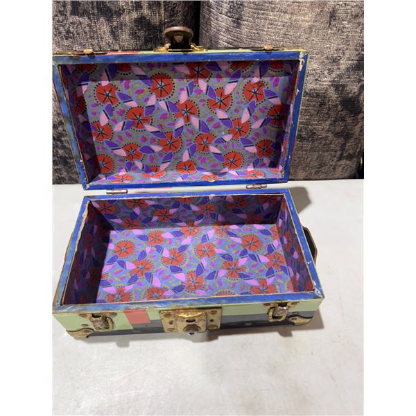 Art deco Rob And, Sons, New York 1920s doll trunk