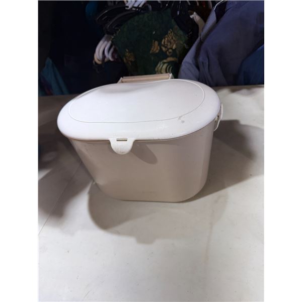 Composting countertop container
