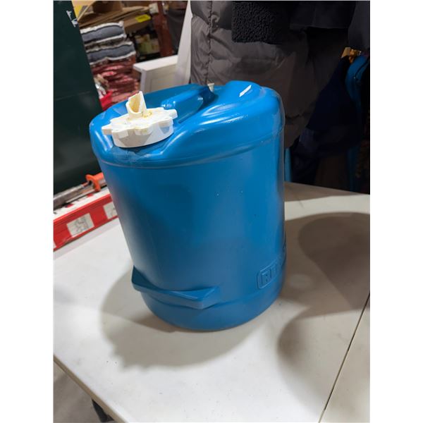 Water container