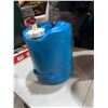 Image 1 : Water container