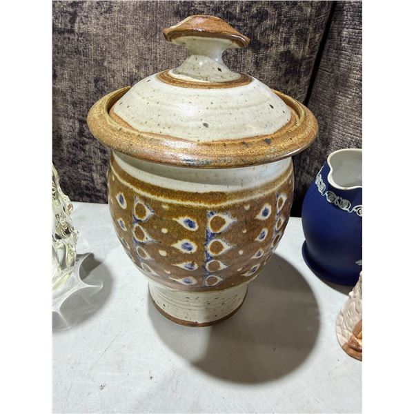 Bob Kings Mill 1973 studio pottery 10 1/2 inches tall