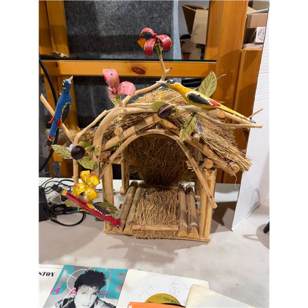 Birdhouse decor