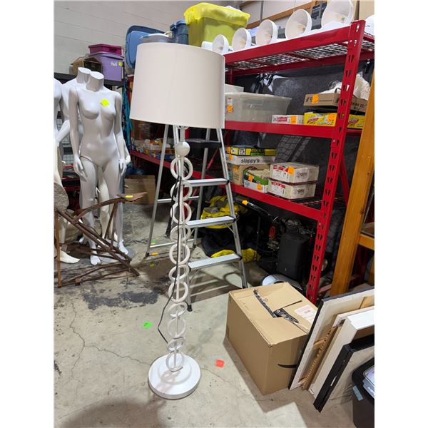 Floor lamp