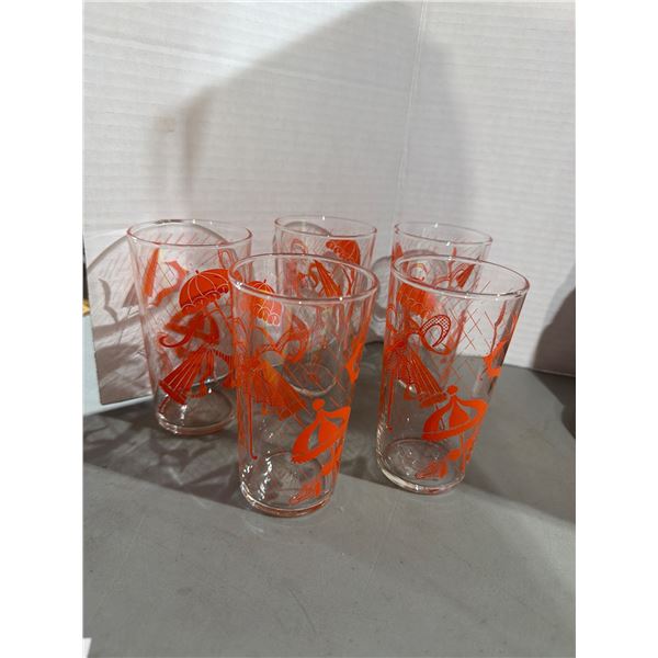 1950s umbrellas in the rain water/juice glasses