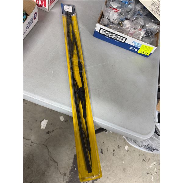 New windshield wiper 28 inch