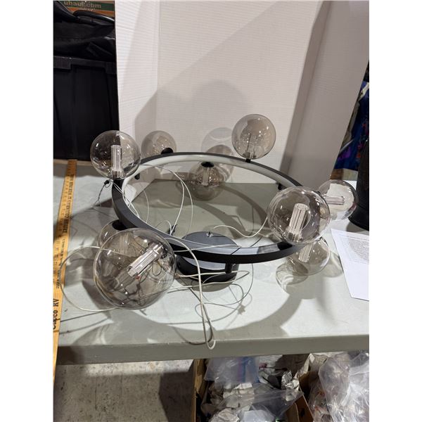 Light fixture missing box