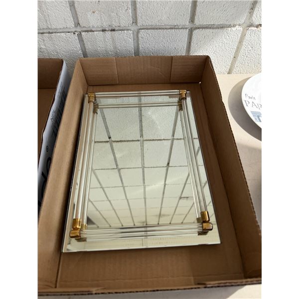 Mirrored tray