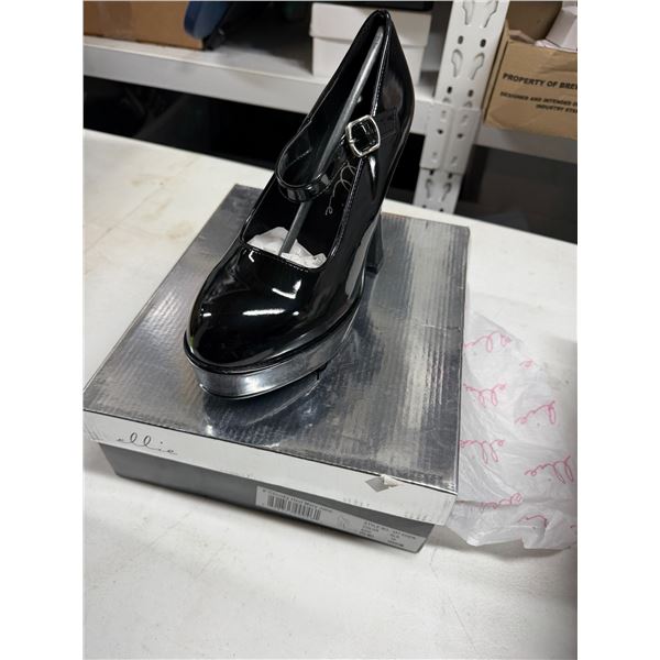 Shoes  size 10
