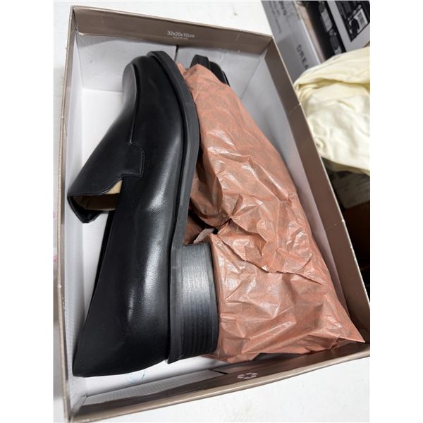 Shoes size 12