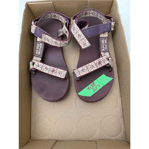 Ripped curl sandal size 6/7
