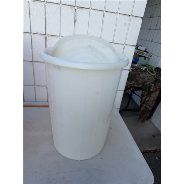 Bucket with lid