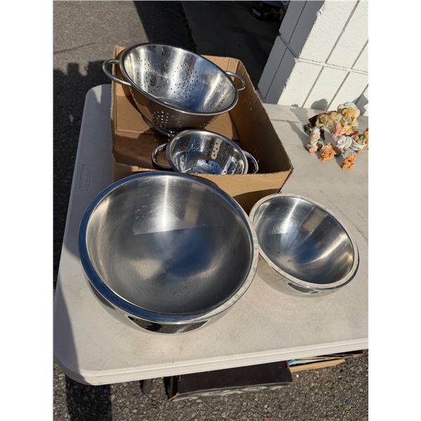Colanders and bowls