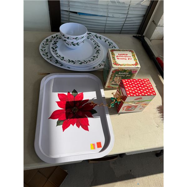 Christmas plates, trays and decor