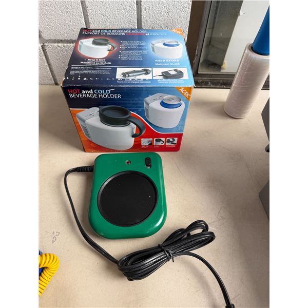 Hot and cold beverage holder and warmer