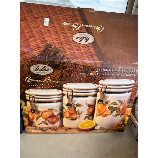 Canister set looks new