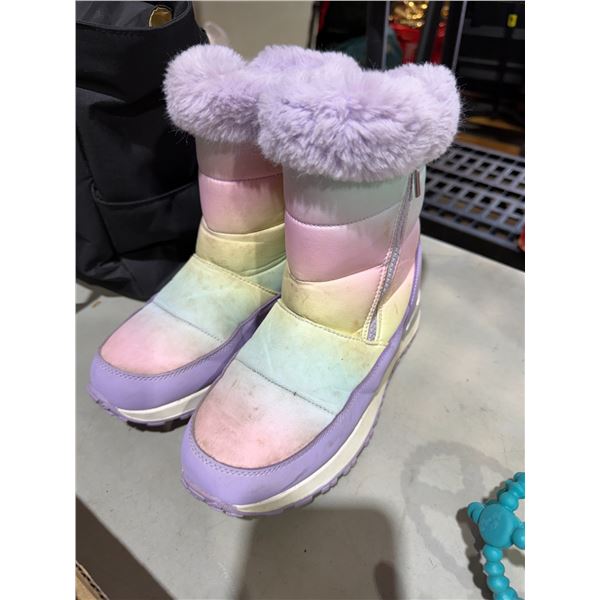 Boots size 6