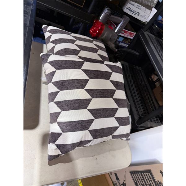 2 cushions
