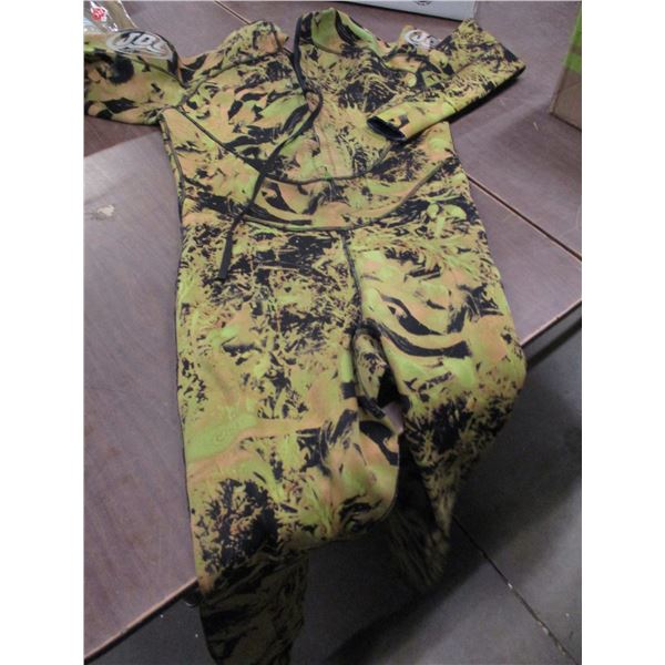WET SUIT (SIZE XXL)
