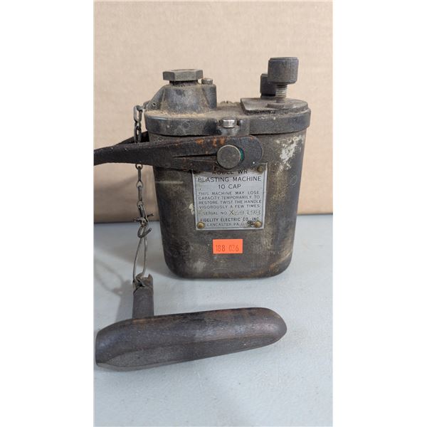 WWII Fidelity Electric Co. US Army Model WR Blasting Machine