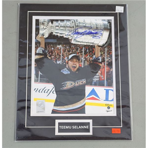 Autographed NHL Anaheim Ducks Teemu Selanne Stanley Cup Picture w/ COA