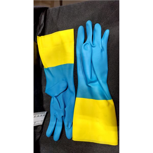 PAIRES DE GANTS EN CAOUTCHOUC, POINTURES 7 À 7 1/2
