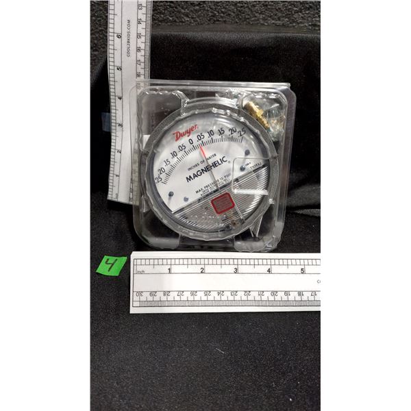MANOMÈTRES DIFFÉRENTIELS DWYER MAGNEHELIC, PRESSION MAX. DE 15 PSIG