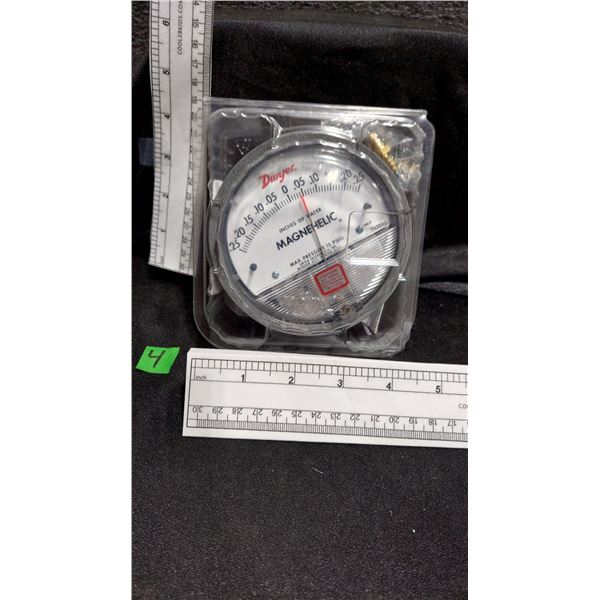 MANOMÈTRES DIFFÉRENTIELS DWYER MAGNEHELIC, PRESSION MAX. DE 15 PSIG