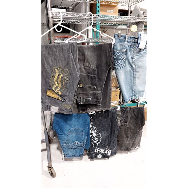 LOT DE 5 PAIRES DE JEANS & 1 SHORT, TAILLES ASSORTIES — VOIR PHOTO