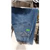 Image 8 : LOT DE 5 PAIRES DE JEANS & 1 SHORT, TAILLES ASSORTIES — VOIR PHOTO