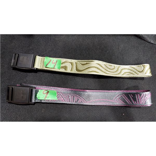 LOT DE 23 CEINTURES DE COULEURS ASSORTIES