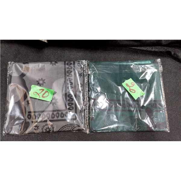 LOT DE 20 FOULARDS DE COULEURS ASSORTIES