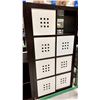 Image 2 : LOT DE 2 ÉTAGÈRES CUBIQUES USAGÉES ET ENDOMMAGÉES — VOIR PHOTO