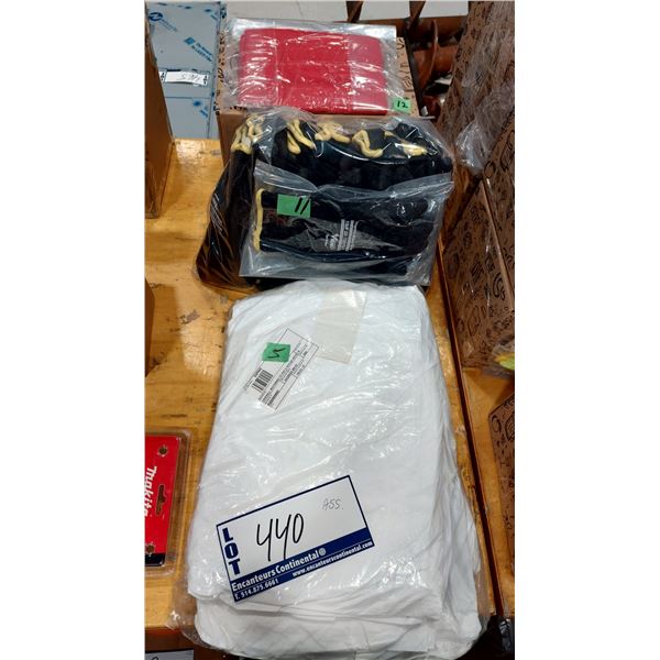 LOT DE 27 ARTICLES DE VÊTEMENTS ASSORTIS — VOIR PHOTO