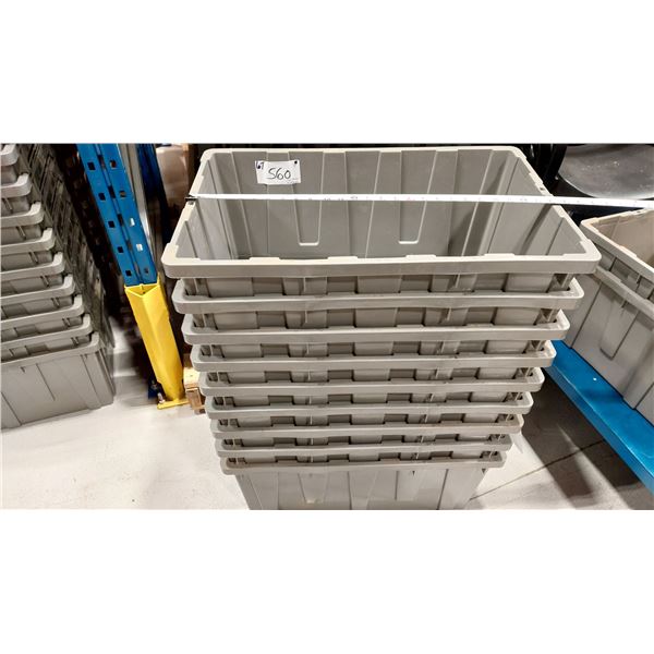LOT DE 10 BOÎTES EN PLASTIQUE EMPILABLES, 17 X 27 PO, LÉGÈREMENT ENDOMMAGÉES