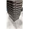 Image 2 : LOT DE 10 BOÎTES EN PLASTIQUE EMPILABLES, 17 X 27 PO, LÉGÈREMENT ENDOMMAGÉES