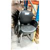 Image 1 : LOT DE 10 CHAISES EN PLASTIQUE, DOSSIER DE STYLE RESTAURANT