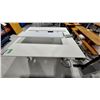 Image 2 : LOT DE 2 TABLES DE TRAVAIL RÉGLABLES ELEC AVEC TABLETTE, 60 X 28 PO, HAUTEUR DE 24 À 48 PO