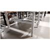Image 5 : LOT DE 2 TABLES DE TRAVAIL RÉGLABLES ELEC AVEC TABLETTE, 60 X 28 PO, HAUTEUR DE 24 À 48 PO