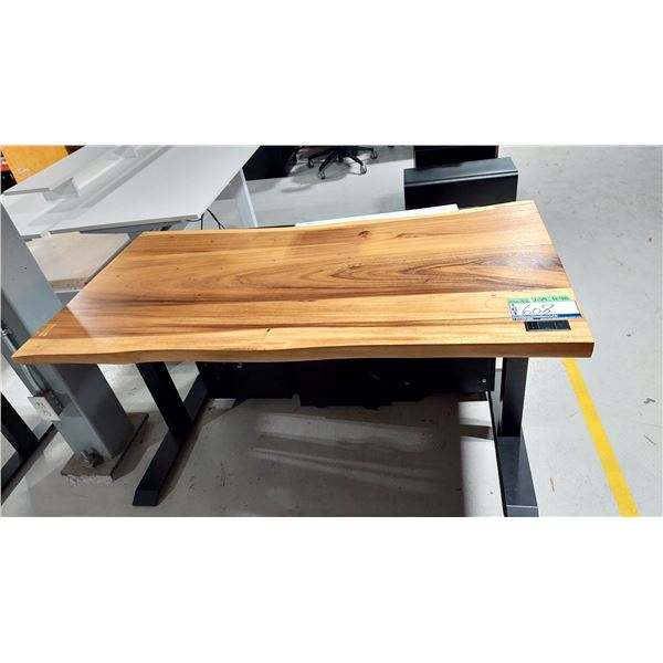 TABLE DE TRAVAIL EN BOIS RÉGLABLE ELECT., 60 X 30 PO, HAUTEUR DE 28 À 48 PO