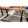 Image 2 : TABLE DE TRAVAIL EN BOIS RÉGLABLE ELECT. AVEC TABLETTE, 60 X 30 PO, HAUTEUR DE 24 À 48 PO