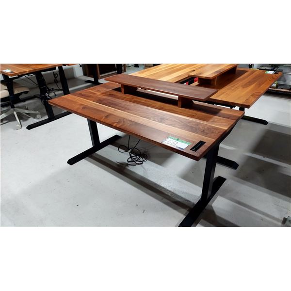 TABLE DE TRAVAIL EN BOIS RÉGLABLE ELECT. AVEC TABLETTE, 60 X 30 PO, HAUTEUR DE 24 À 48 PO
