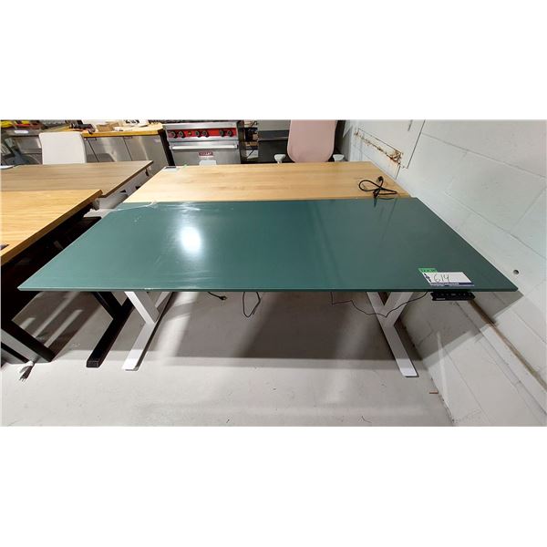 TABLE DE TRAVAIL RÉGLABLE ELECT., 72" X 30 PO, HAUTEUR DE 24 À 48 PO