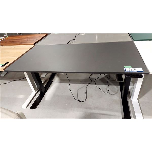 TABLE DE TRAVAIL RÉGLABLE ELECT., 60 X 30 PO, HAUTEUR DE 24 À 48 PO